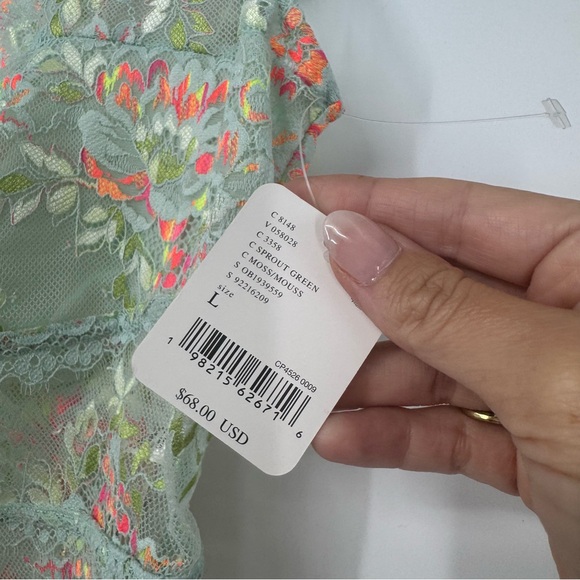 NWT Free People Garden Party Lace Tee in Sprout Green - Picture 7 of 12